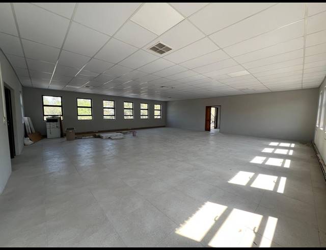 145M² OFFICE TO LET IN RANDPARK RIDGE